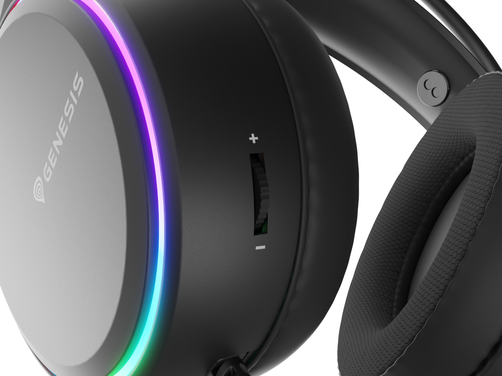 Zbliżenie na nausznik z regulacją głośności. Czarne słuchawki, czarne tło.