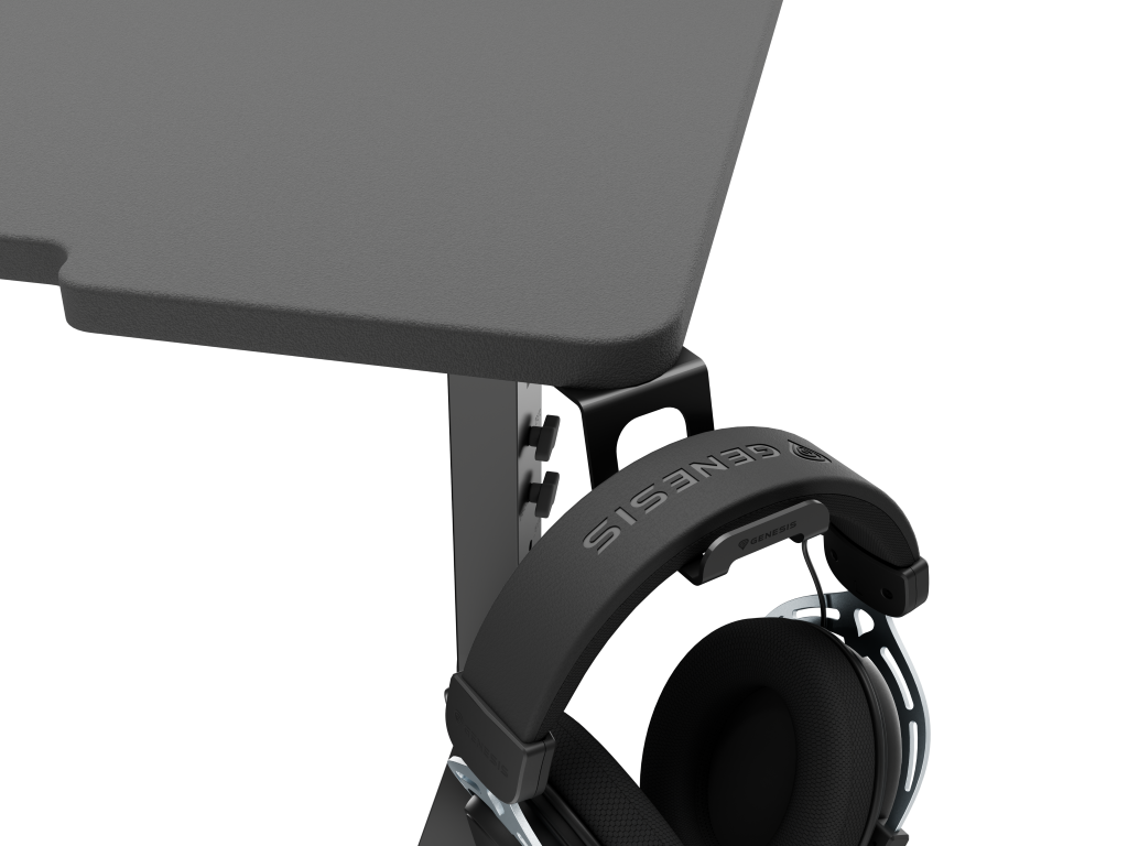 Zbliżenie czarnego biurka gamingowego ze słuchawkami i uchwytem. Tło jest czarne.