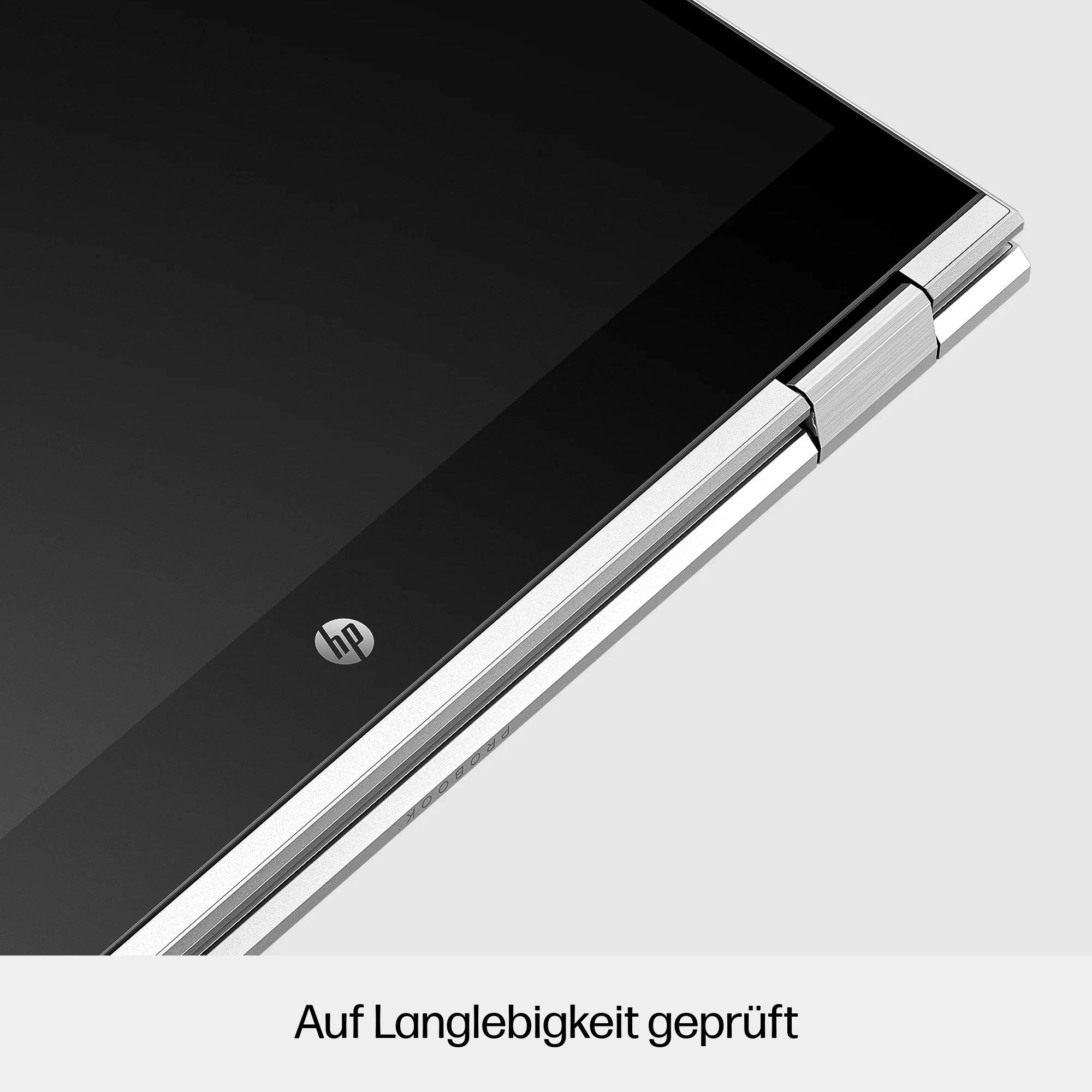 Laptop-Eckdetail, mit HP-Logo und Text.