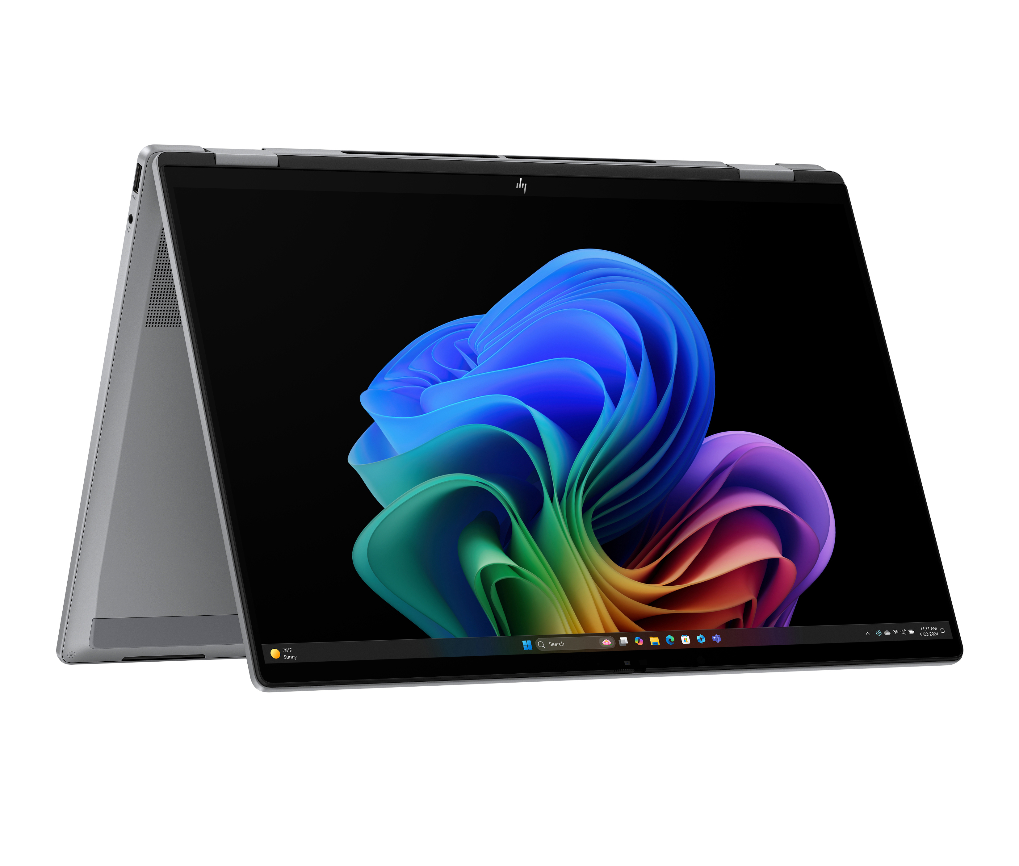 Silberner HP Laptop, geöffnet, mit farbenfroher abstrakter Anzeige. Schwarzer Bildschirm.