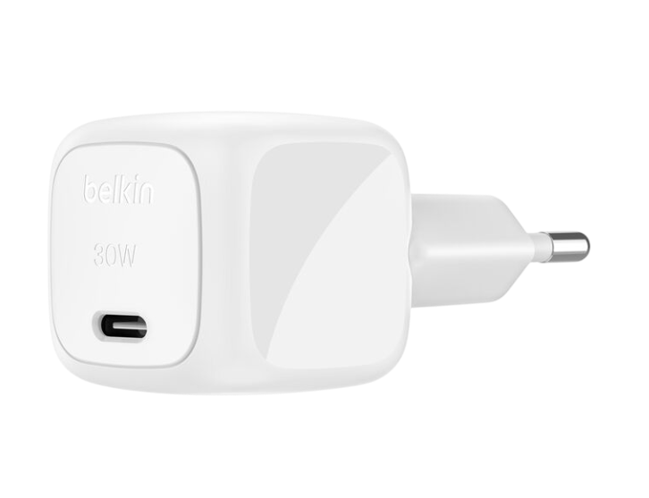 USB-C portlu beyaz Belkin şarj cihazı.