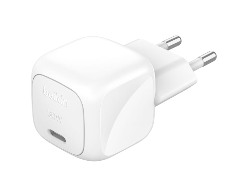 USB-C portlu beyaz Belkin şarj cihazı.