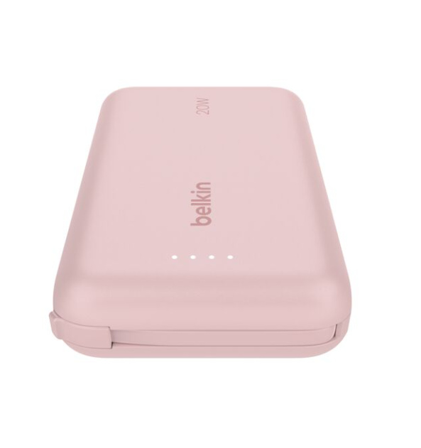 Pembe Belkin powerbank. Powerbank üzerinde 20W yazıyor. Üç şarj göstergesi var.
