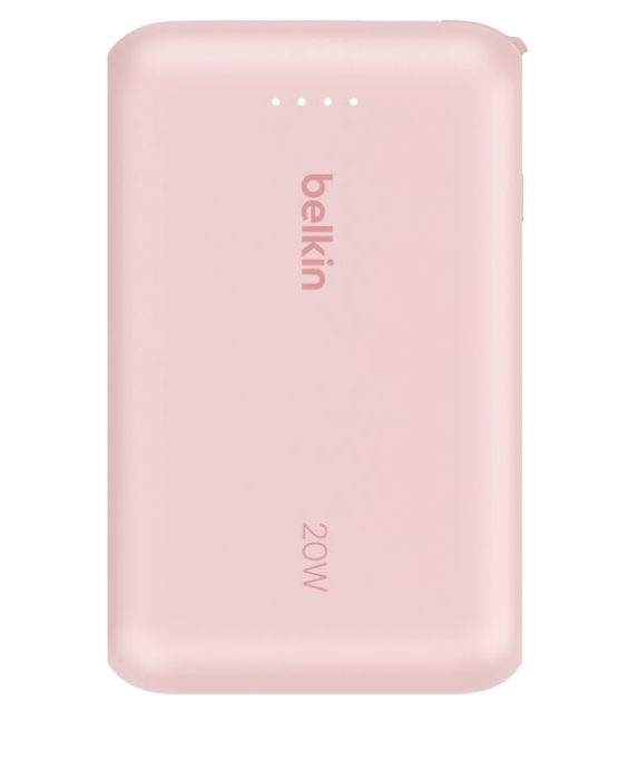 Pembe Belkin powerbank. Powerbank üzerinde 20W ve Belkin yazıyor.