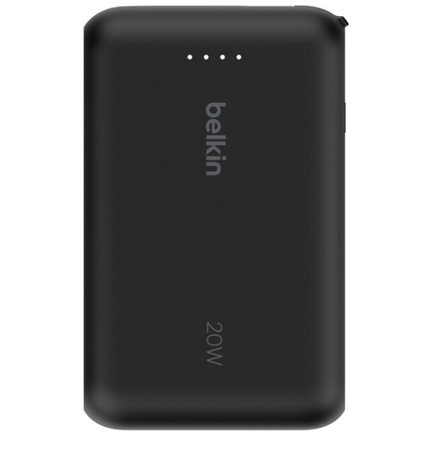Siyah Belkin powerbank. Powerbank üzerinde 20W ve Belkin yazıyor.