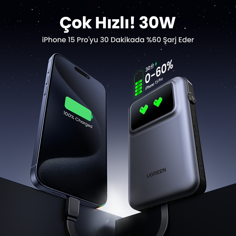 Bir telefon, taşınabilir bir şarj cihazının yanında şarj oluyor. Telefon tamamen şarj oldu, yeşil bir pil gösteriyor.
