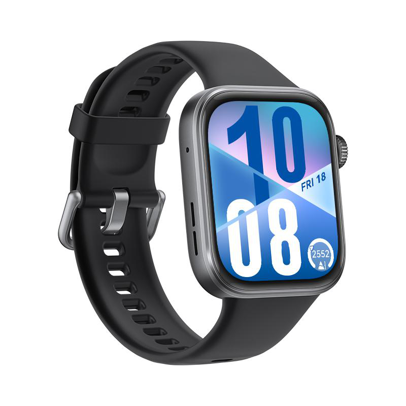 Smartwatch mit schwarzem Armband, zeigt Uhrzeit und Datum. Silbernes Gehäuse. Winkelansicht.