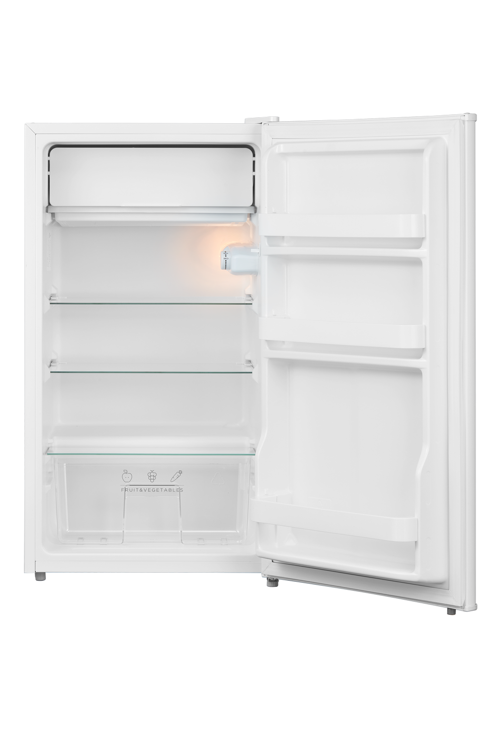 Refrigerador blanco con la puerta abierta, revelando estantes de vidrio y un cajón.