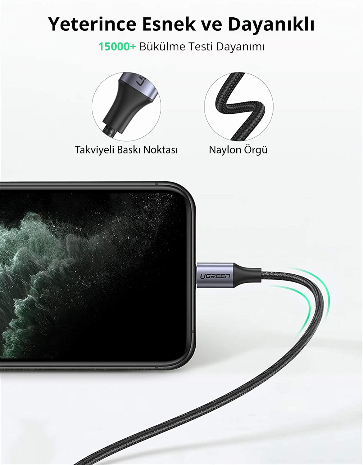 Bir UGREEN kablosuyla bağlı bir telefon. Kablo, güçlendirilmiş bir gerilim noktası ve bir naylon örgü gösteriyor.