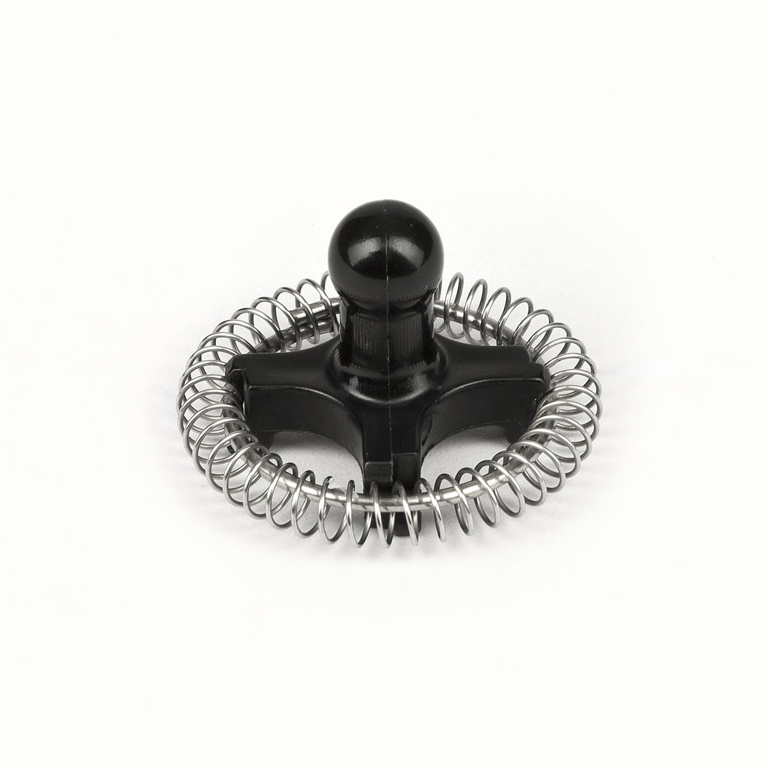 Frusta per montalatte. Plastica nera con spirale metallica. Sfondo bianco.