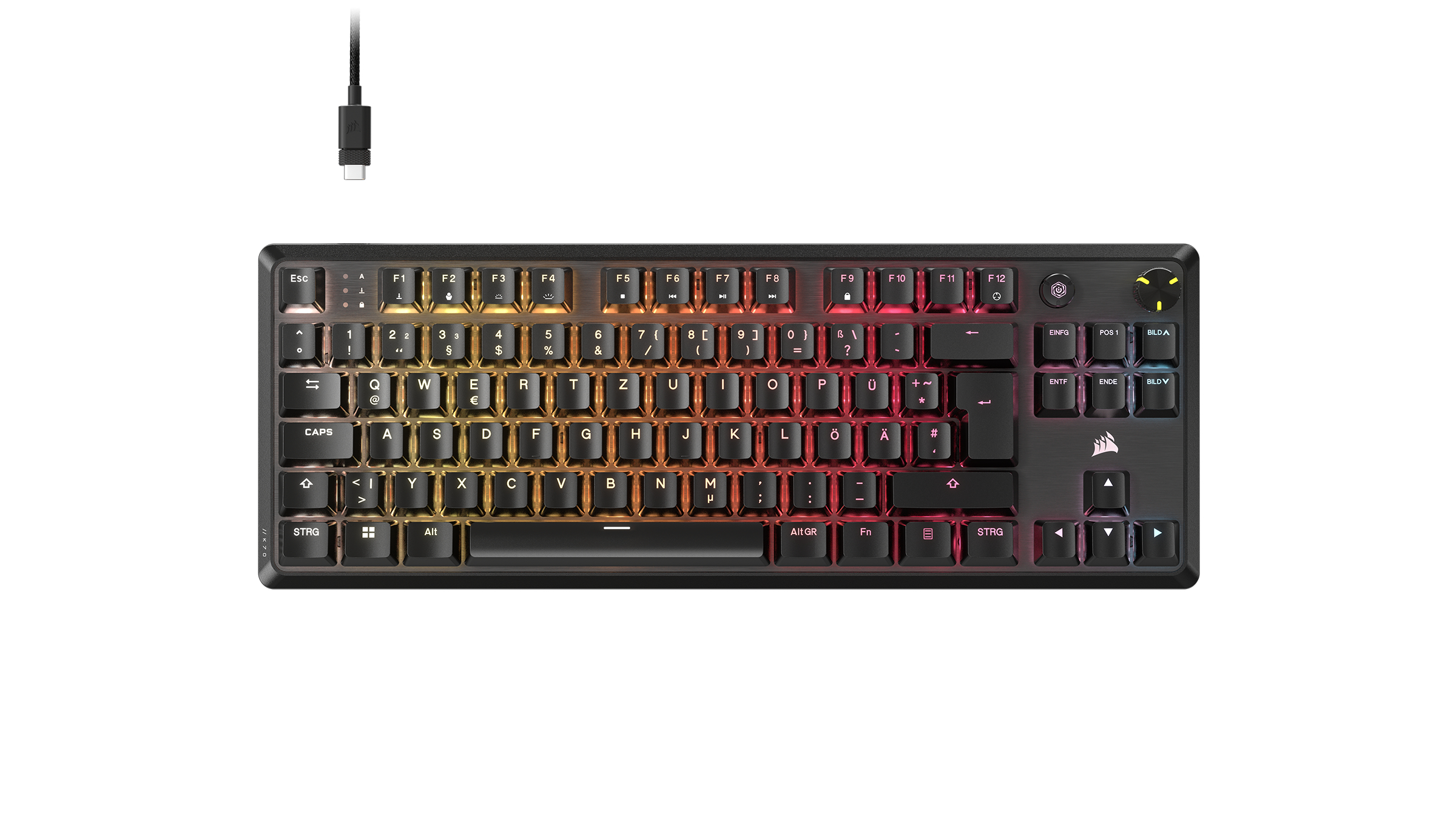 Eine schwarze Tastatur mit RGB-Hintergrundbeleuchtung und einem USB-C-Kabel. Es ist auf weißem Hintergrund.