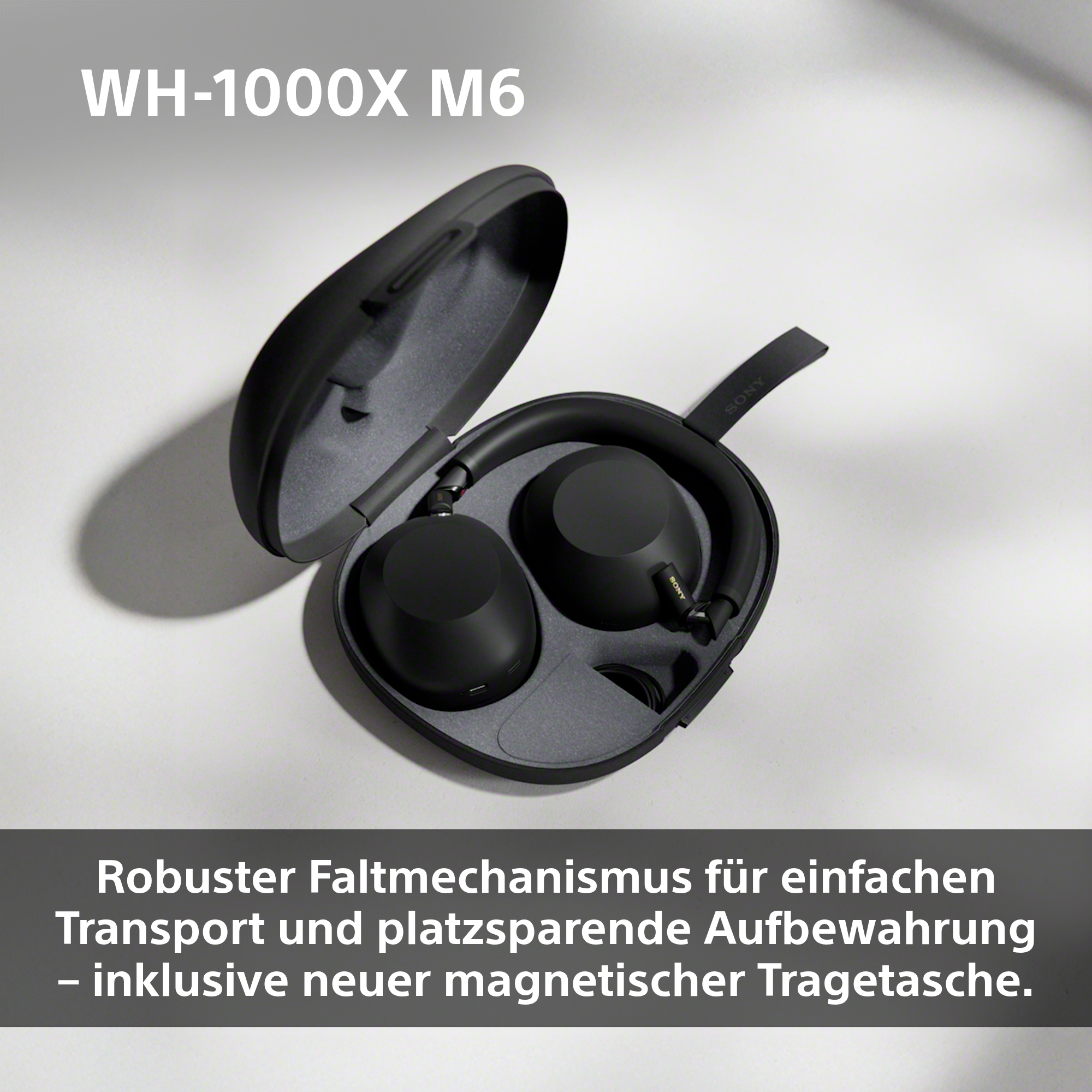 Schwarze Kopfhörer in einem schwarzen Gehäuse, mit einem Text-Overlay: Robuster Klappmechanismus.