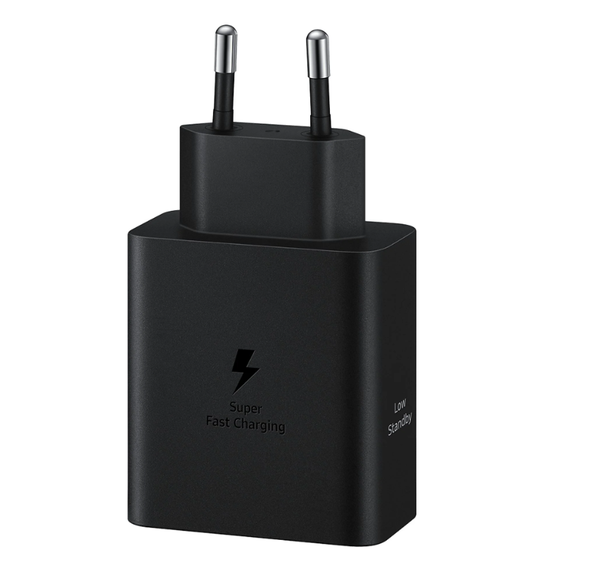 İki uçlu siyah Samsung Süper Hızlı Şarj adaptörü. Adaptör 'Süper Hızlı Şarj' olarak etiketlenmiş.