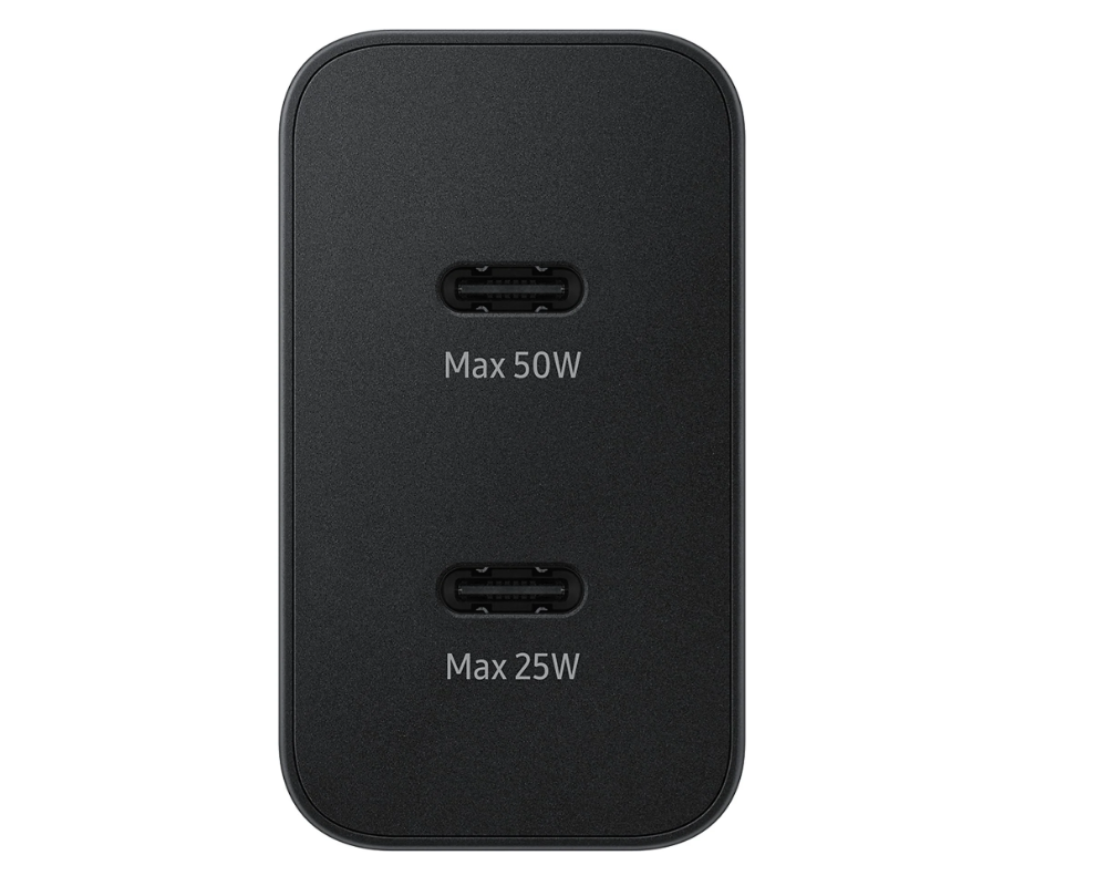 Siyah bir Samsung şarj cihazının yakın çekimi. Max 50W ve Max 25W olarak etiketlenmiş iki USB-C portu var.