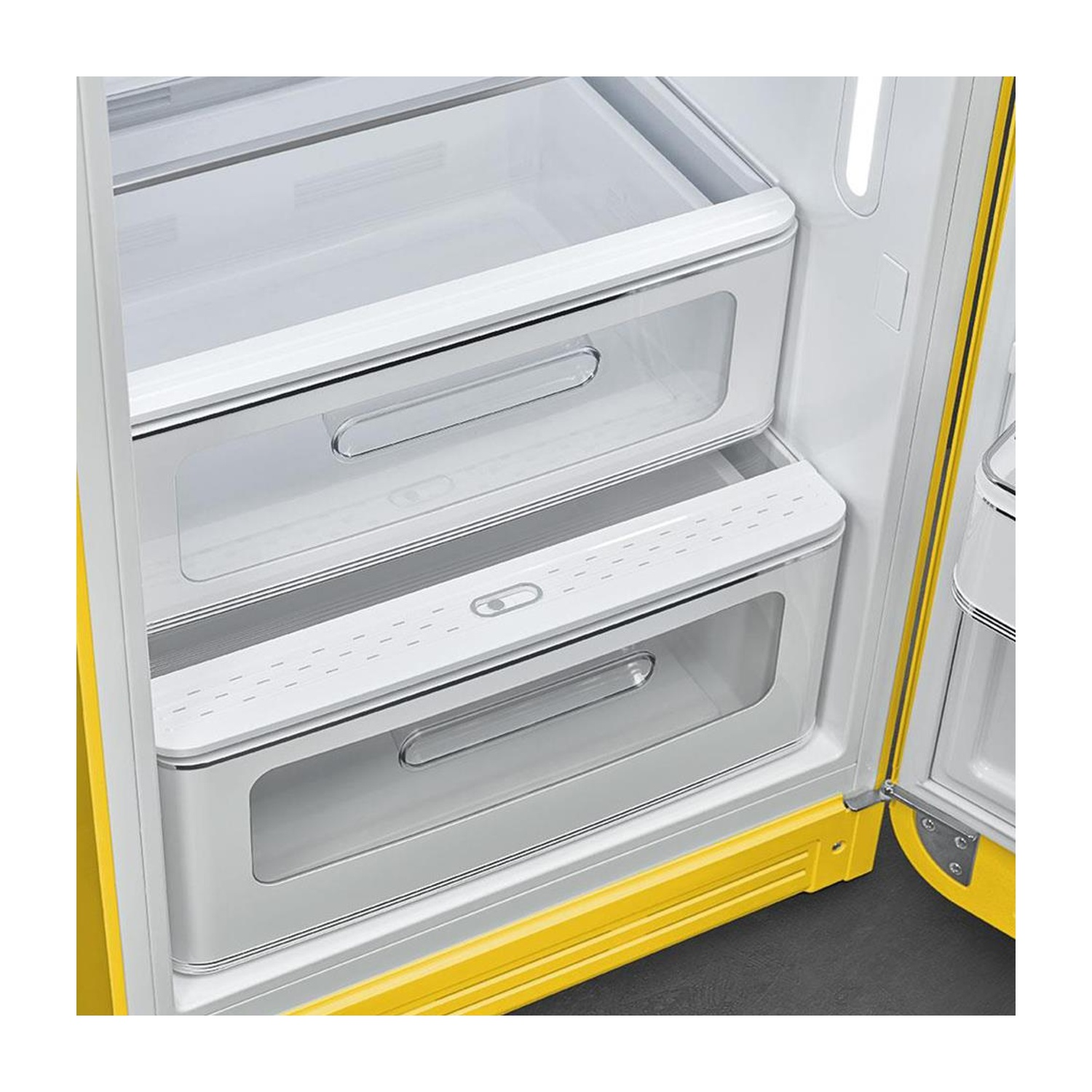 Interno frigorifero giallo, cassetti congelatore. Cassetti trasparenti con maniglie. Telaio porta giallo.