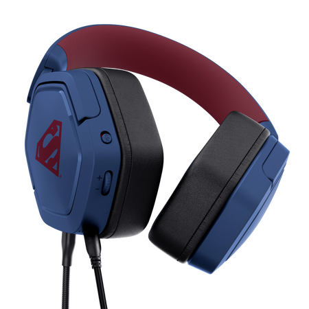 Niebieskie słuchawki Supermana, widok z boku, czarne tło.