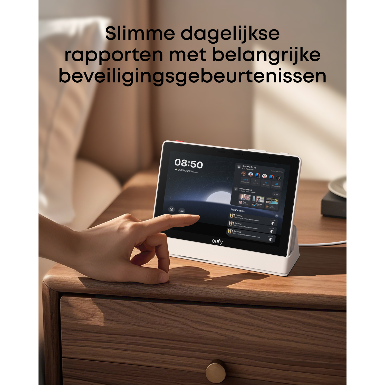Hand van een vrouw die de witte tablet op een nachtkastje aanraakt, met het evenementenscherm.