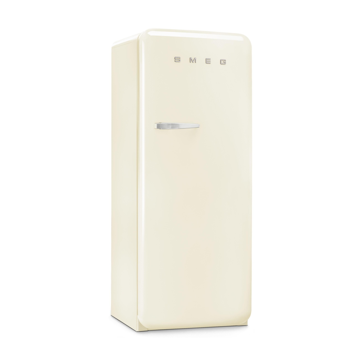 Frigorifero Smeg color crema, leggermente angolato, chiuso.