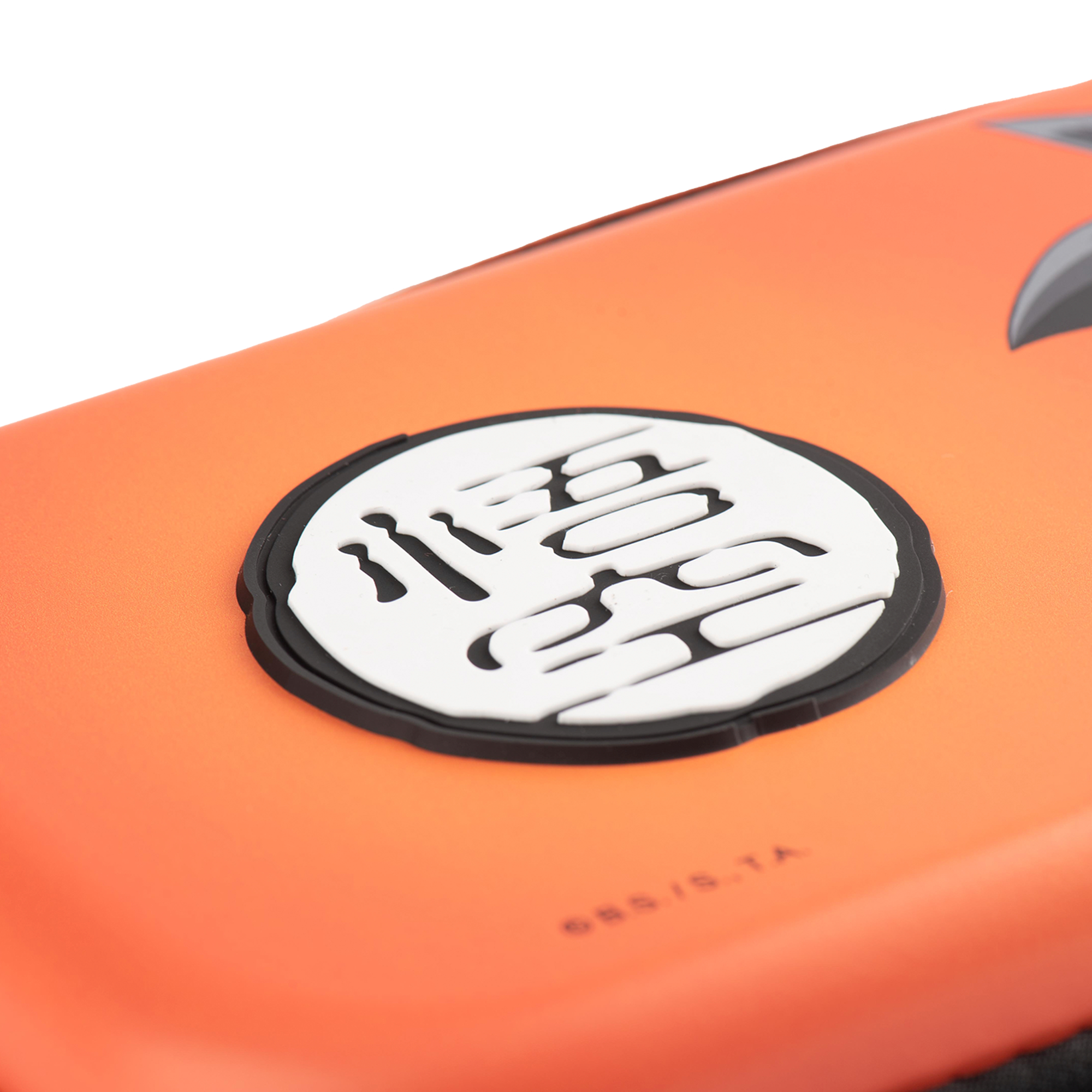 Oranges Gehäuse mit japanischem Text und einem Dragon Ball Z-Charakter. Schwarzer Rand und Details.