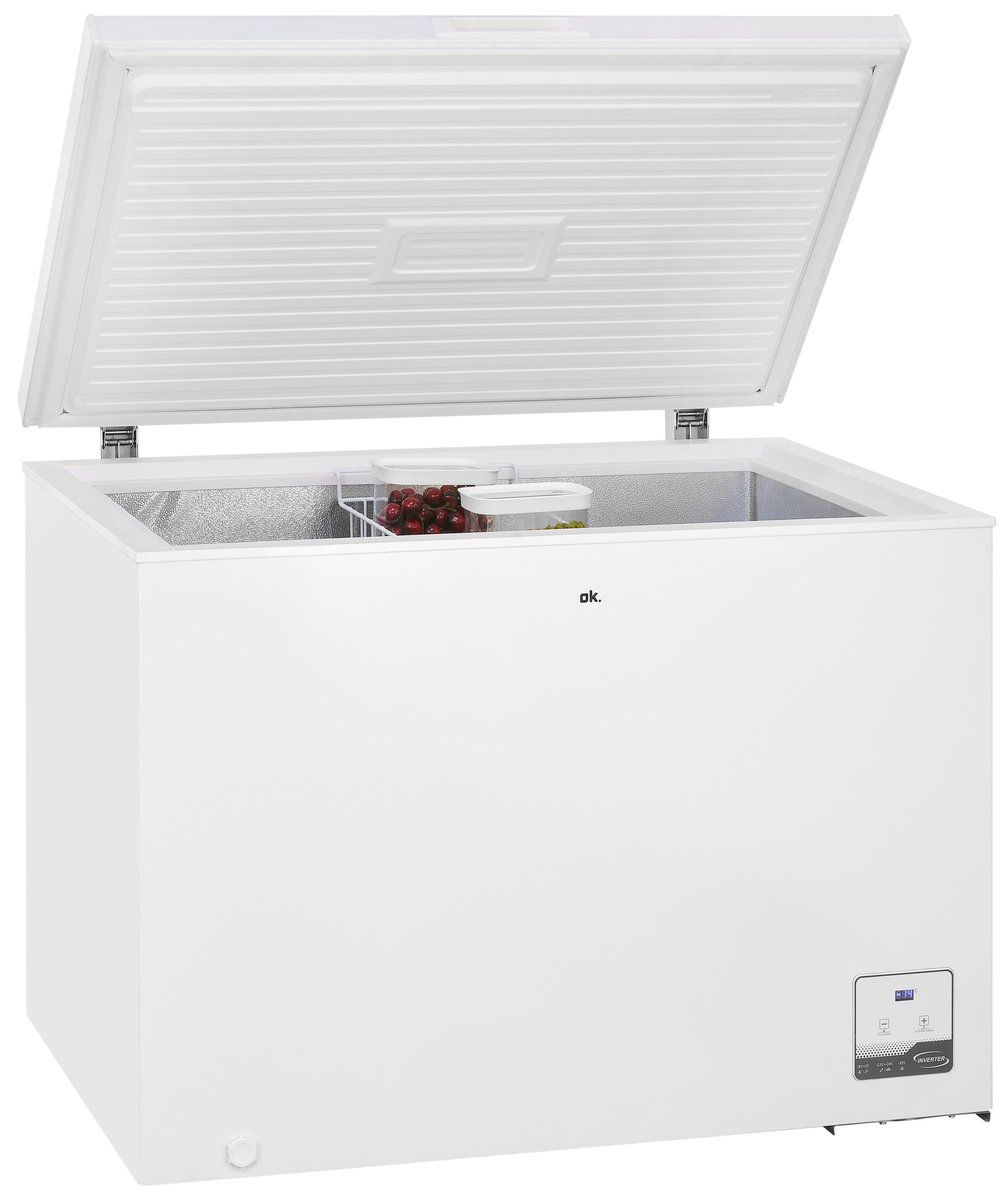 Weiße Truhen-Gefriertruhe mit geöffnetem Deckel, Innenraum zeigend.