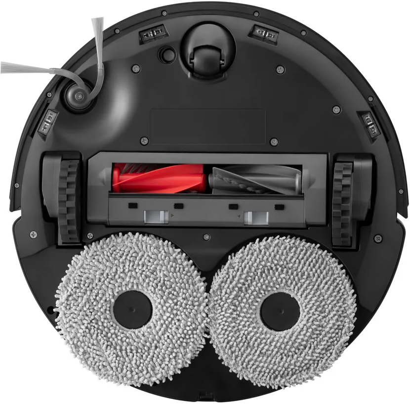 Vue de dessous d'un aspirateur robot noir. Il a deux serpillères et une brosse.
