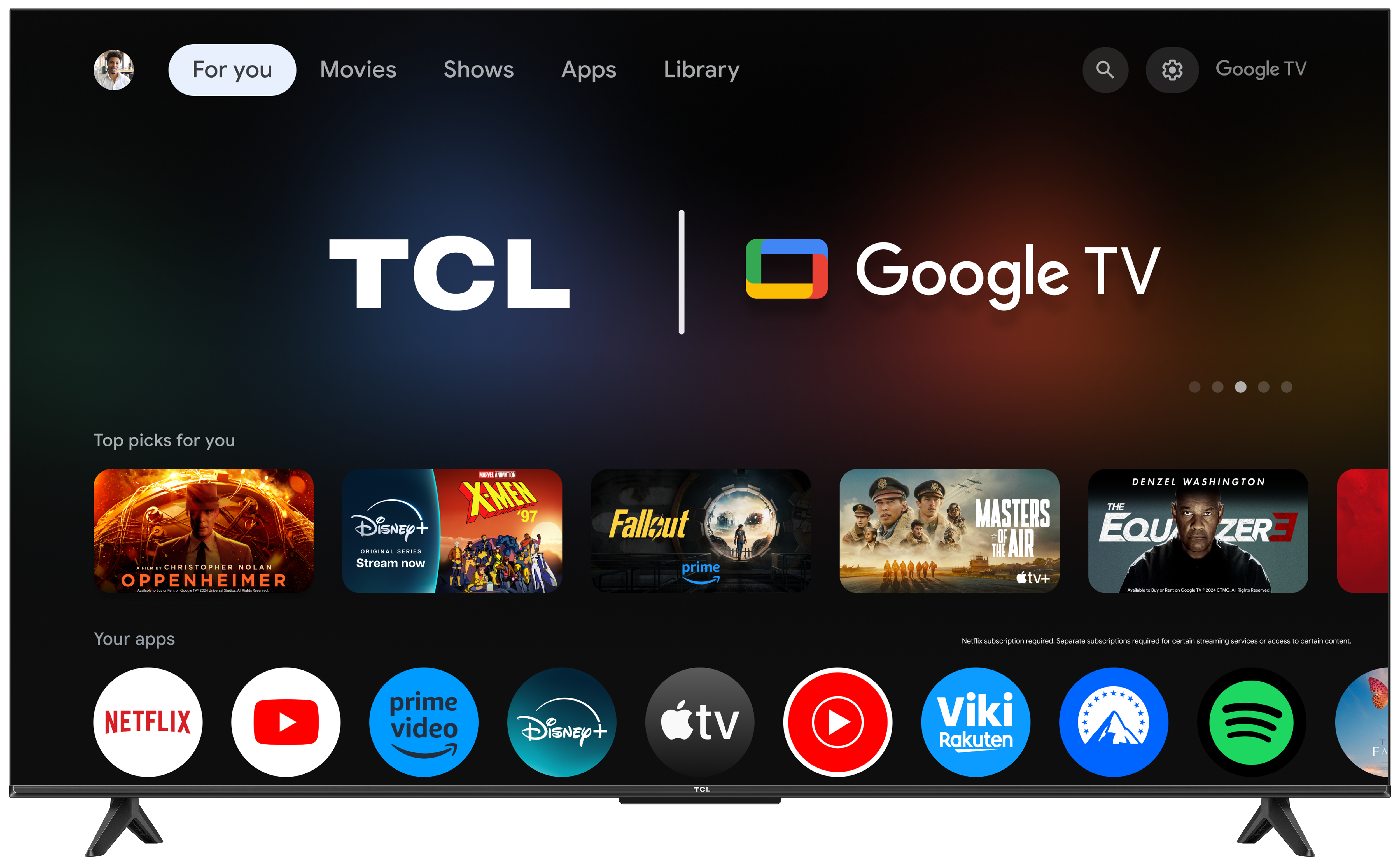 Widok z perspektywy TCL Google TV na stojakach.
