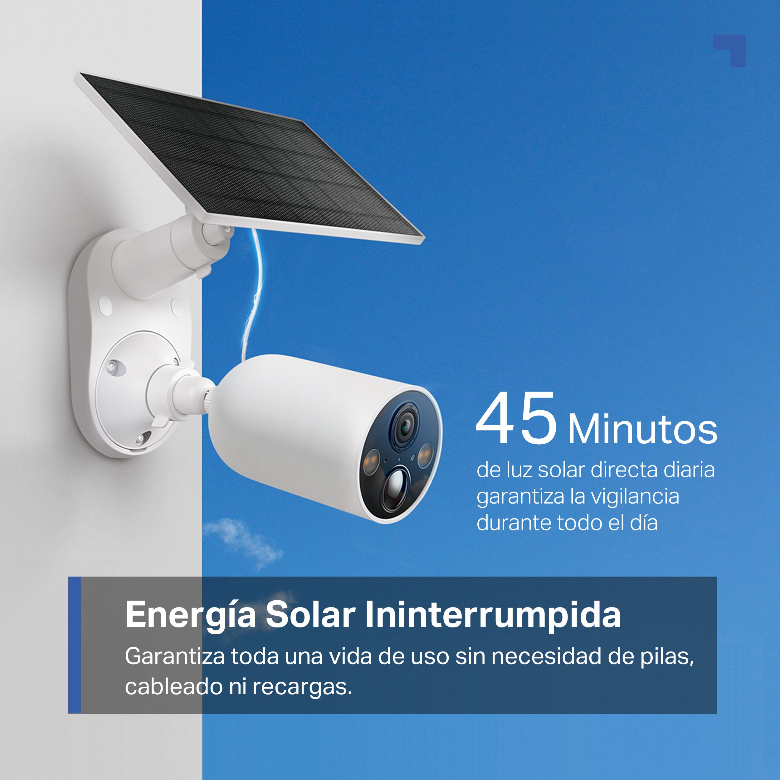 Cámara de seguridad blanca con panel solar contra un cielo azul. El texto menciona 45 minutos de sol para vigilancia continua.