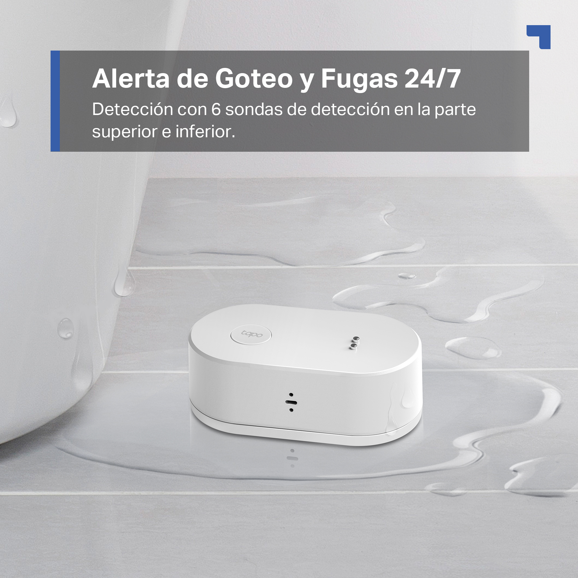 Sensor de fugas de agua blanco en un suelo con agua alrededor. La imagen muestra el sensor en primer plano.