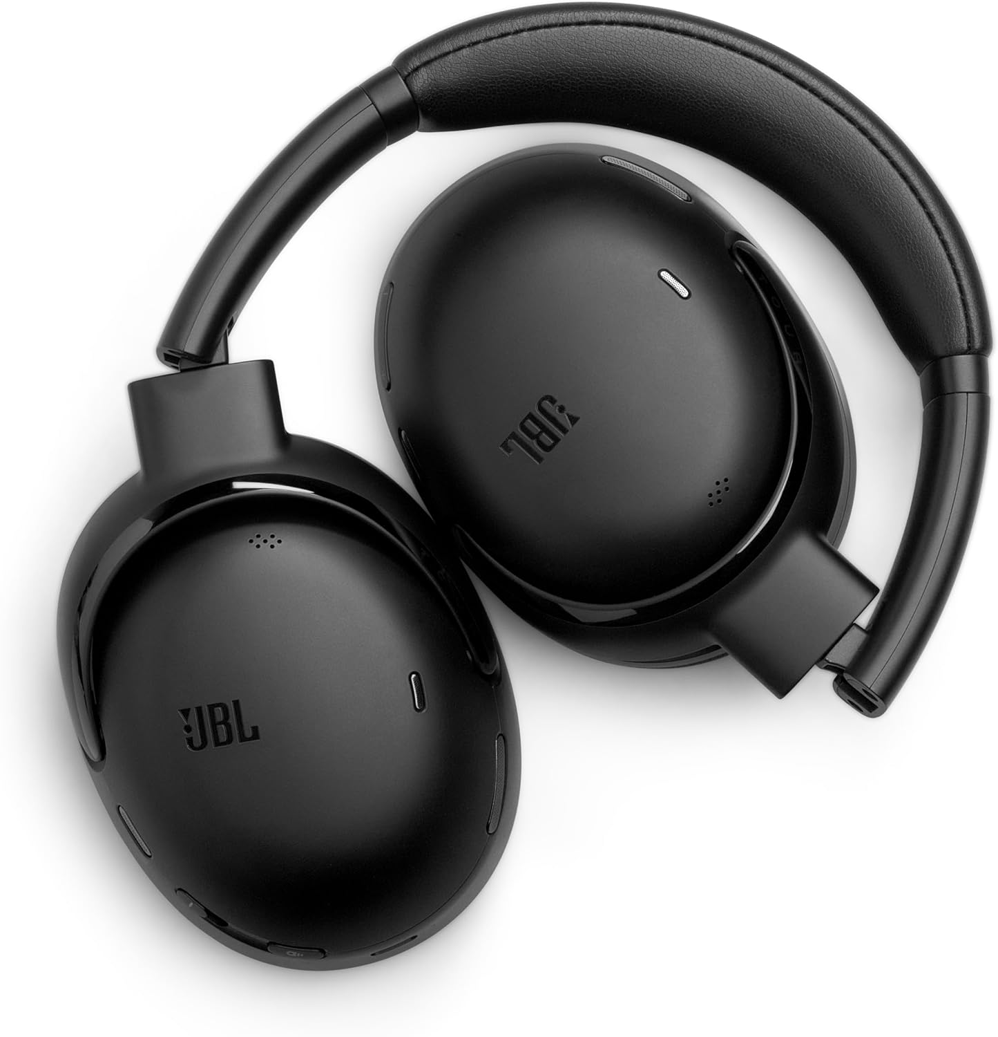 Auriculares JBL negros plegados. Las orejeras miran hacia arriba, con el logo JBL visible.