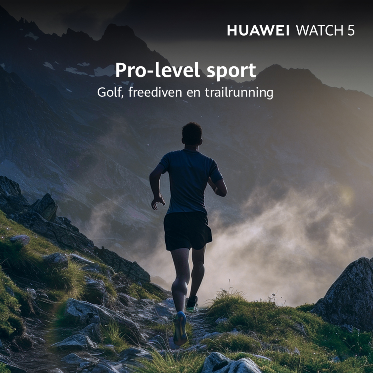 Man rent op bergpad. Tekst: Pro-sport, golf, freediving en trailrunning.