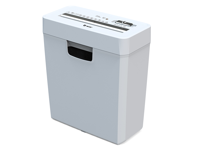 Biała niszczarka do papieru na czarnym tle. Niszczarka jest pod kątem.