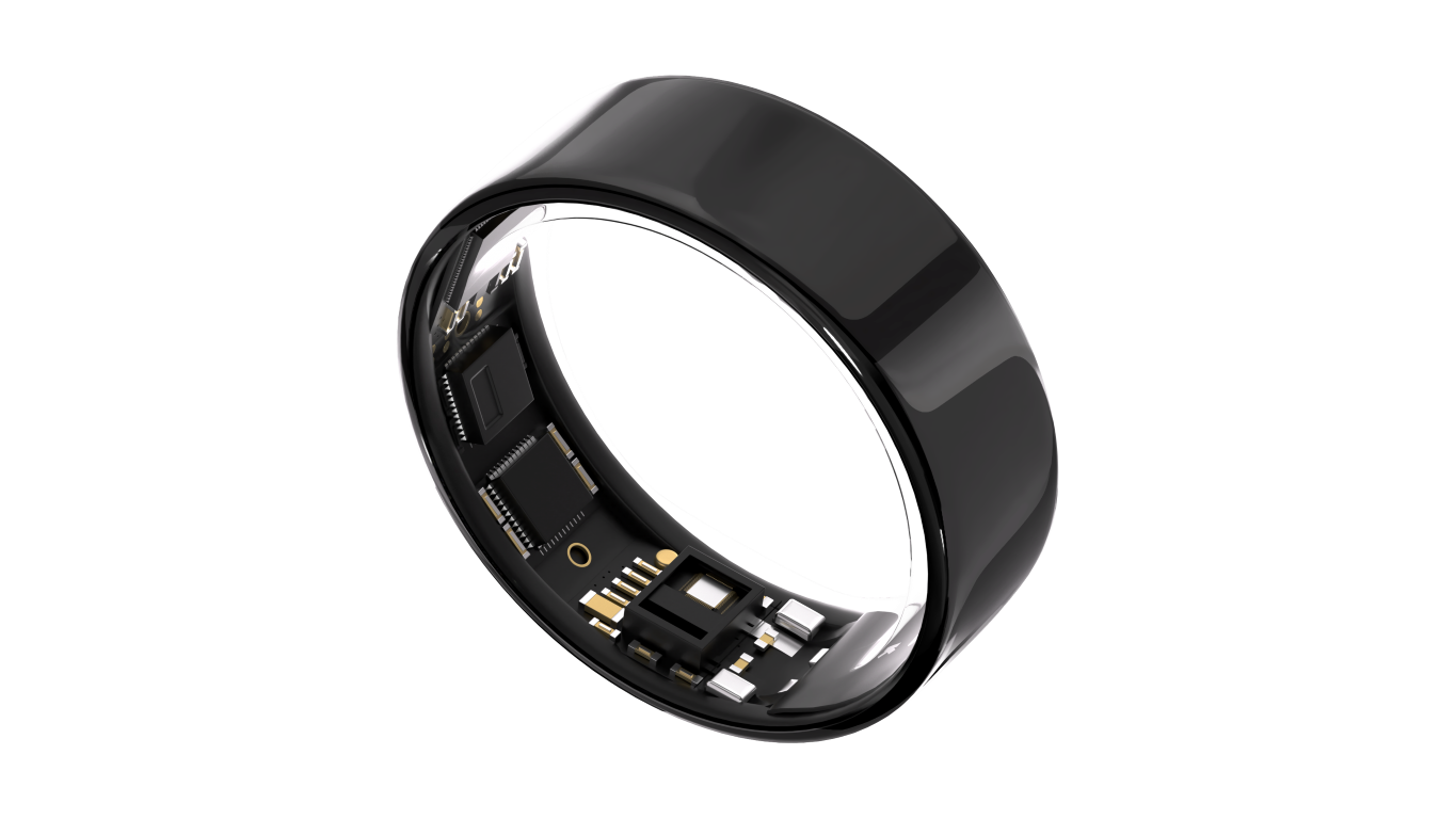 Czarny smart ring z komponentami wewnętrznymi na czarnym tle.
