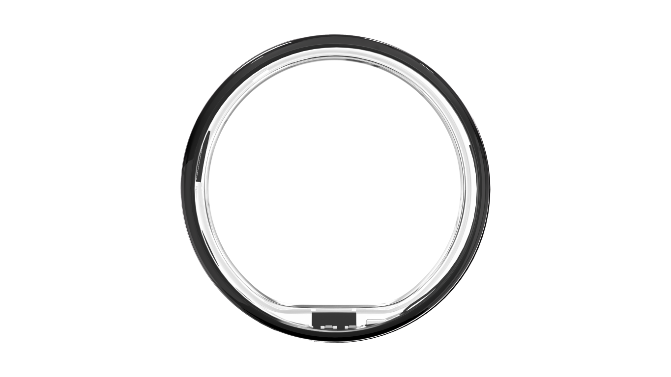 Czarny pierścień z góry. Pierścień jest okrągły z błyszczącą, odblaskową powierzchnią.