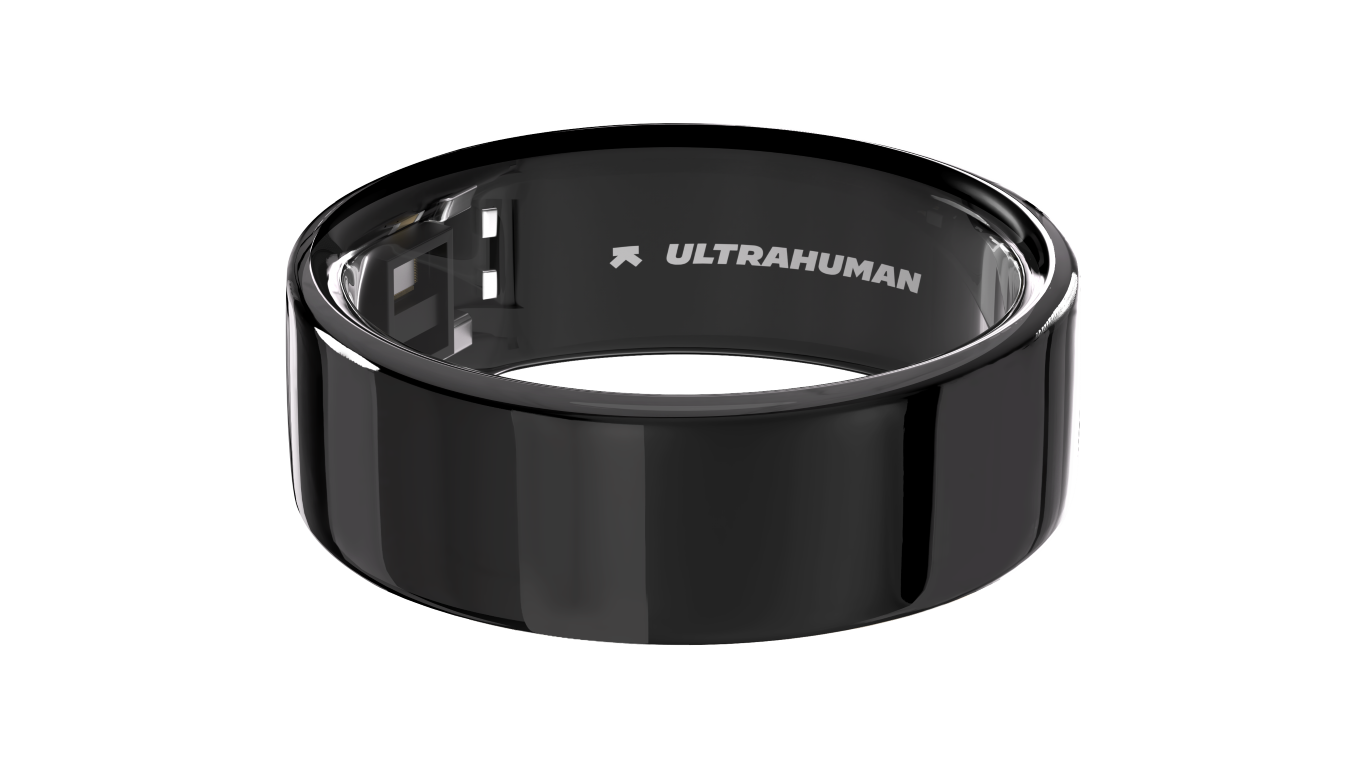 Czarny pierścień z tekstem 'ULTRAHUMAN'. Pierścień ma błyszczącą, odblaskową powierzchnię.