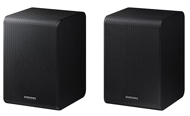 Dwa czarne głośniki Samsung, podobne do pierwszego, ale z zaokrąglonymi bokami.