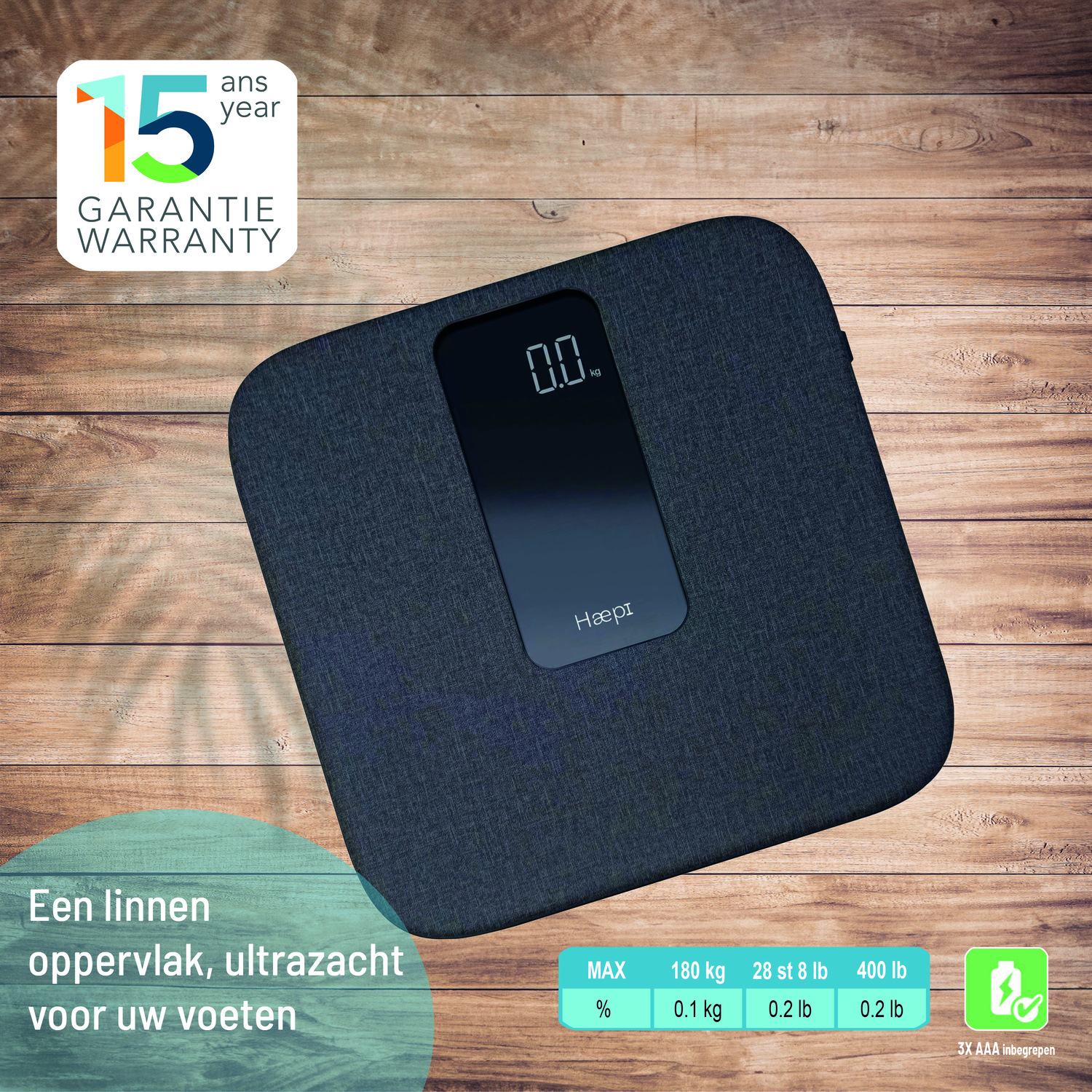 A dark gray scale on a wooden surface, showing 0.0 kg on the digital display. Text in Dutch.