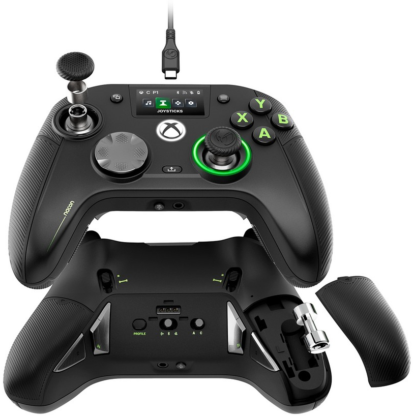 Fekete játékvezérlő Xbox logóval, részben szétszerelve, belső nézet. Fehér háttér.