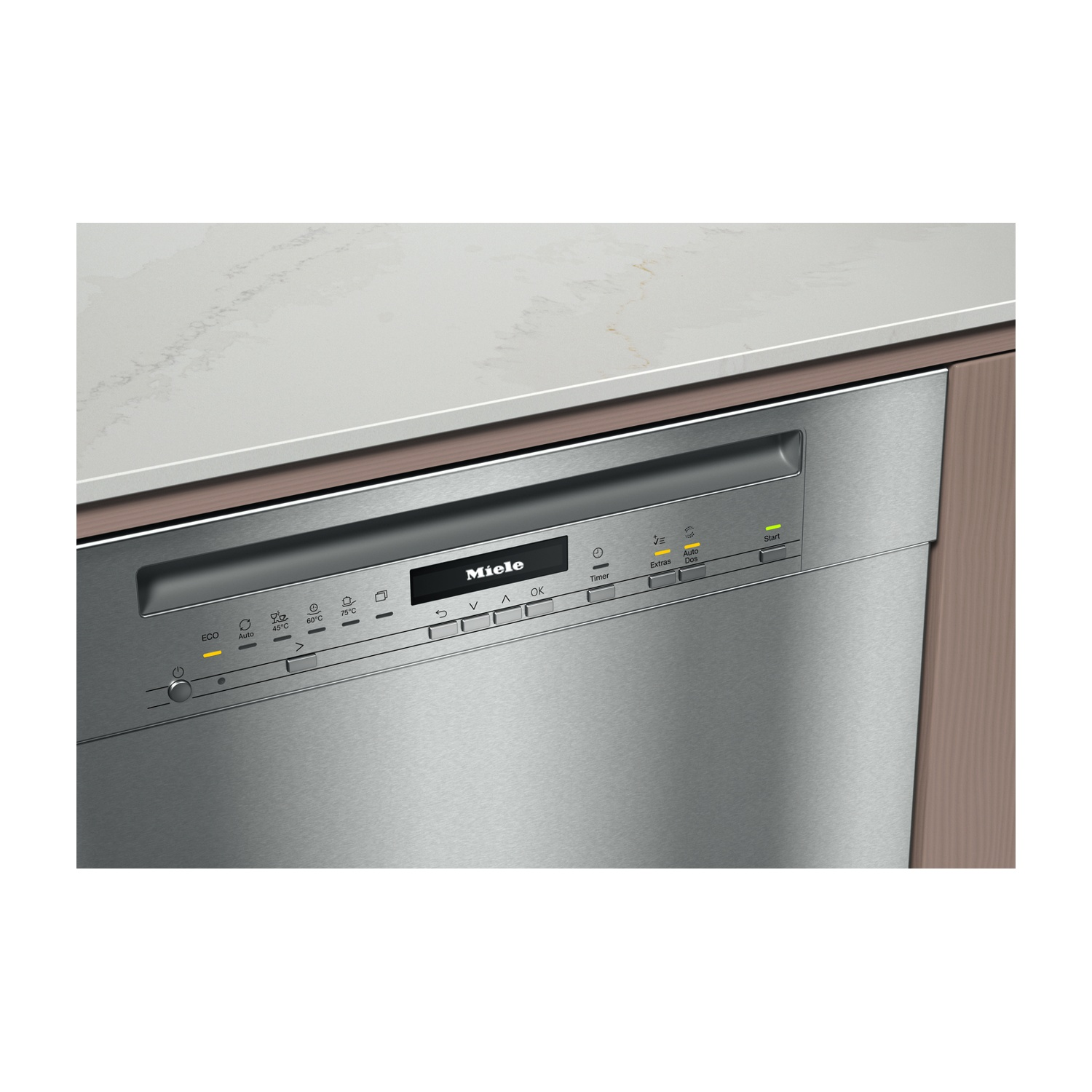 Primo piano del pannello di controllo e della porta di una lavastoviglie Miele. Finitura in acciaio inox.