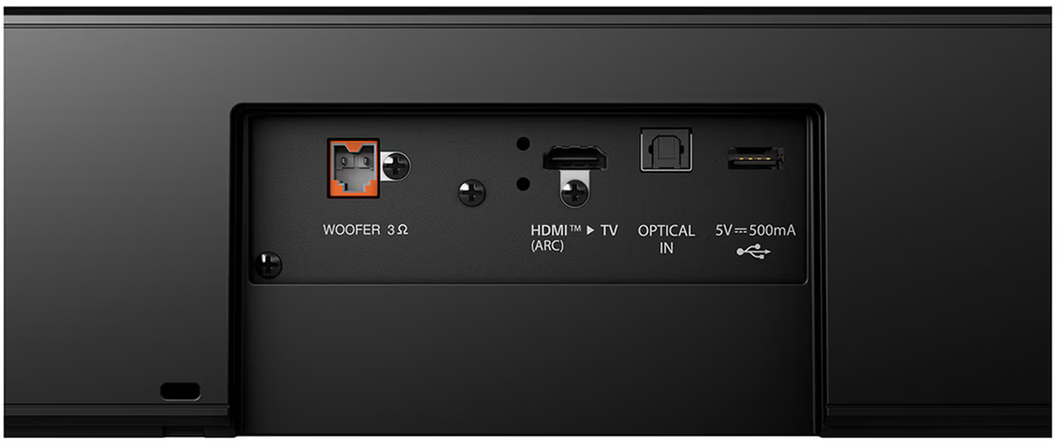 Hátsó panel különböző audio bemeneti és kimeneti portokkal.