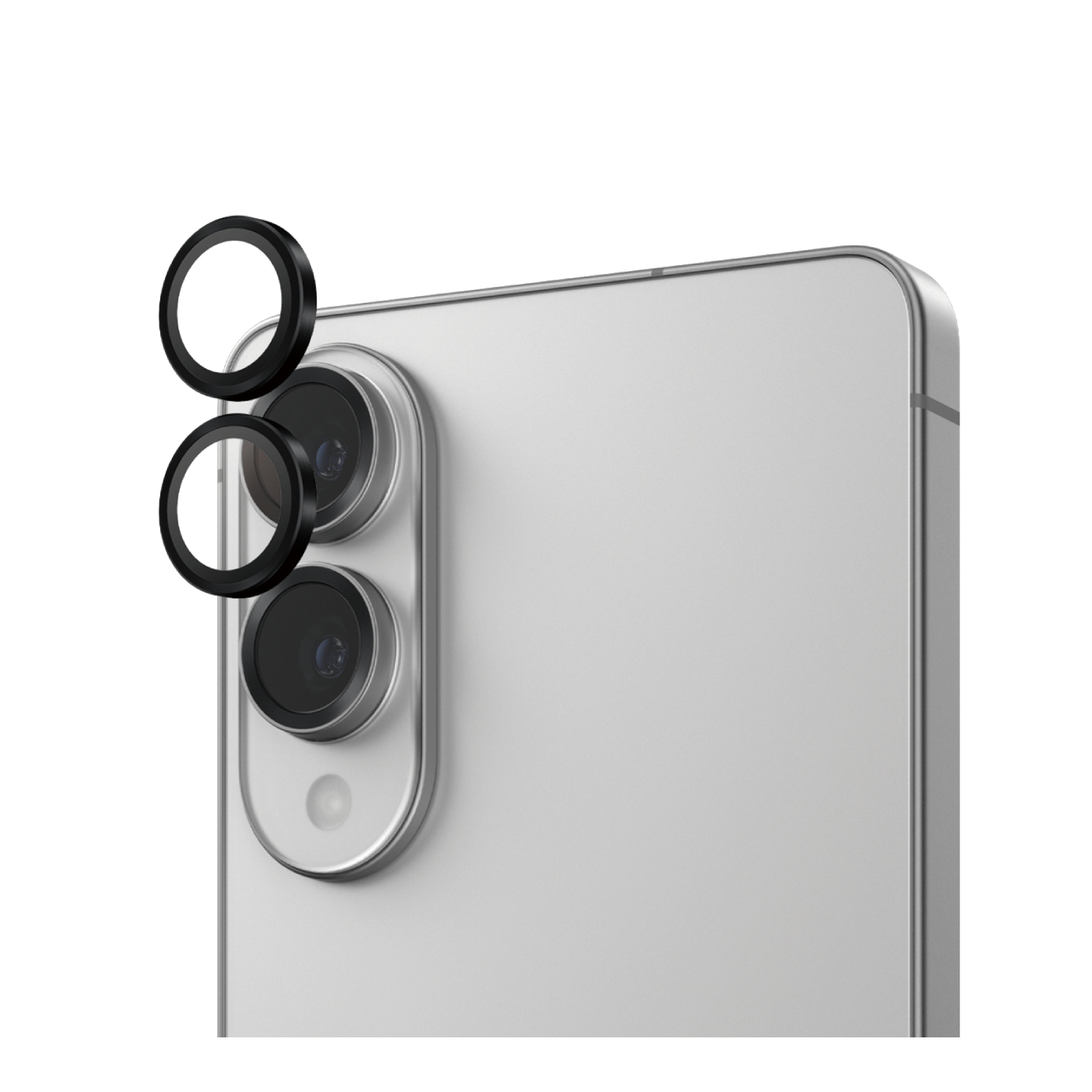 Un téléphone avec trois protecteurs d'objectif d'appareil photo. Le téléphone est argenté. Les objectifs sont protégés par des anneaux noirs.
