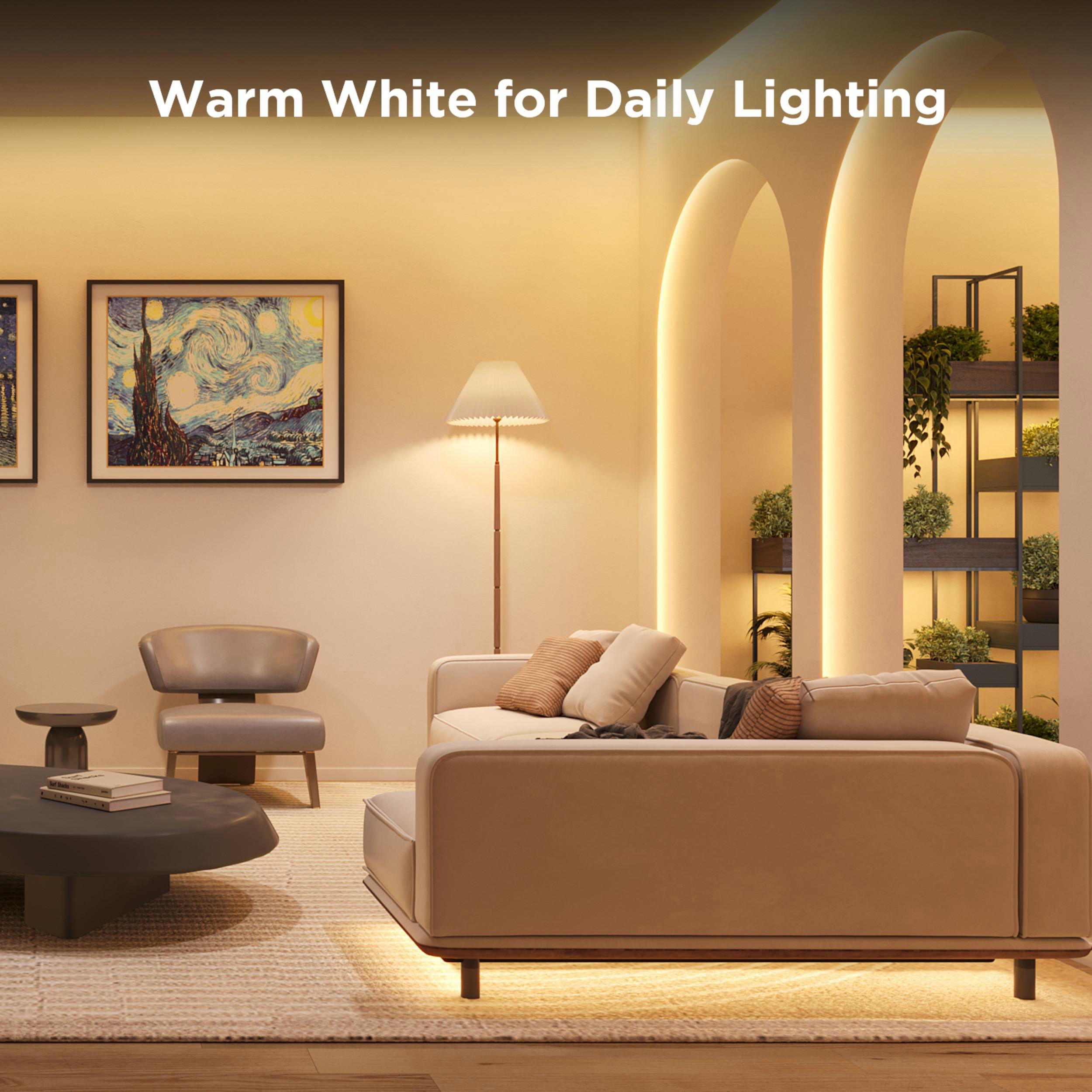 Gemütliches Wohnzimmer mit warmer Beleuchtung, Sofa und Kunstwerken.