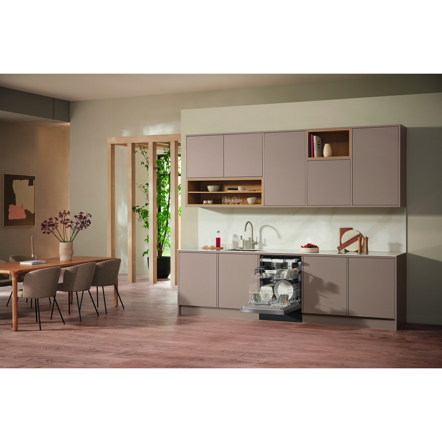 Una cucina con lavastoviglie e tavolo da pranzo, con un design moderno.
