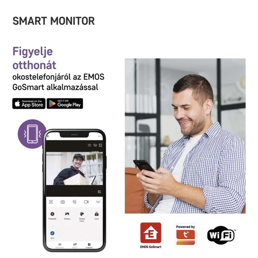 Egy férfi egy telefont használ egy biztonsági kamera képének megtekintéséhez, bemutatva az okos otthon integrációt.