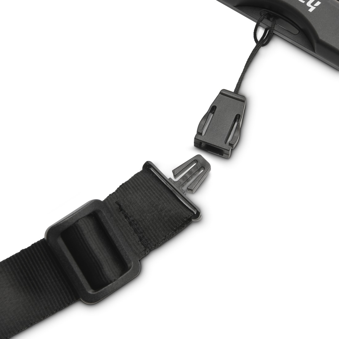 Nahaufnahme eines schwarzen Verschlusses und Riemens einer Handytasche.