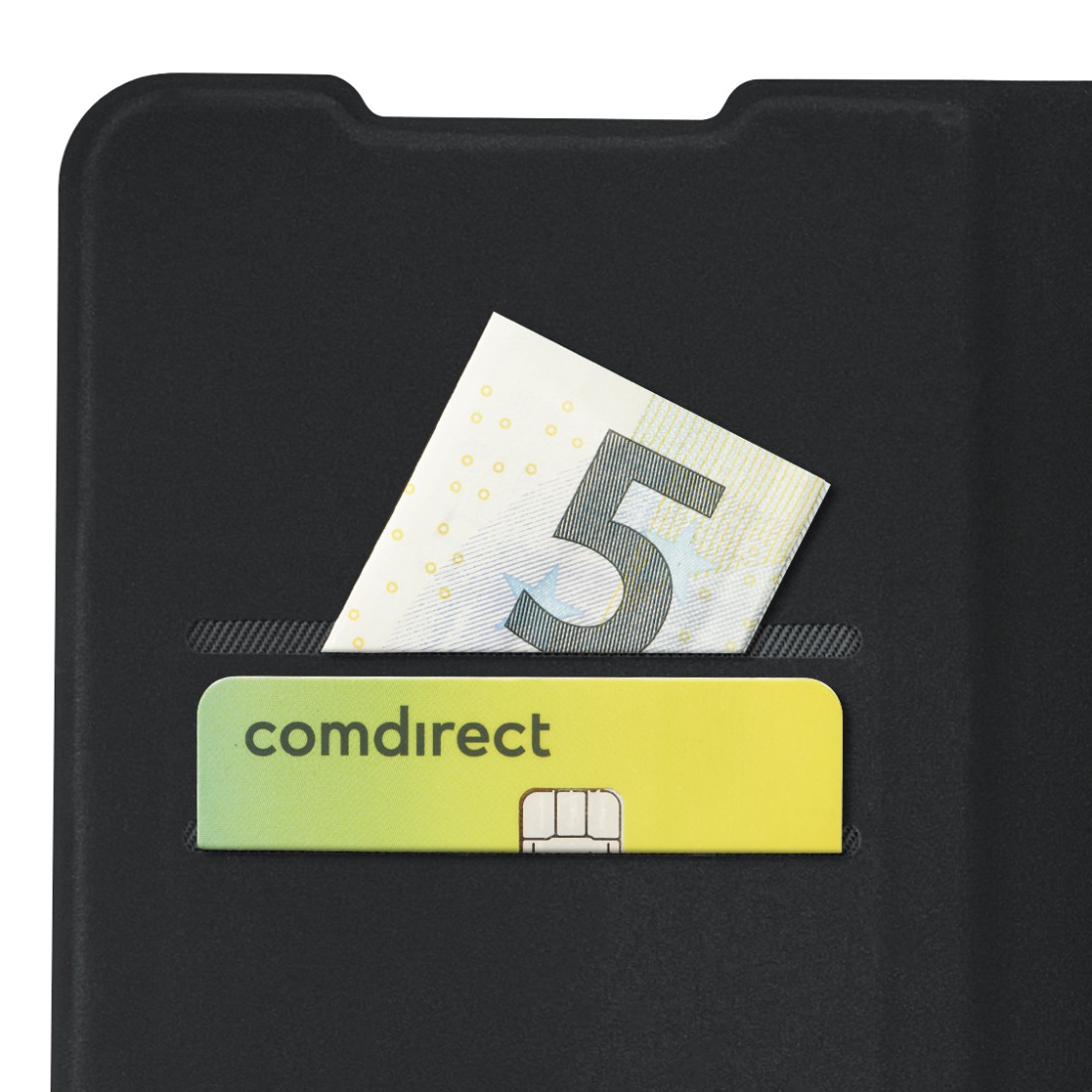 Nahaufnahme einer schwarzen Handyhülle. Eine Fünf-Euro-Note und eine comdirect-Karte im Kartenfach.