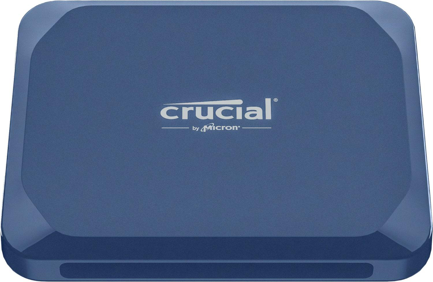 Blaue externe SSD von Crucial mit abgerundeten Ecken und weißem Logo auf weißem Grund.