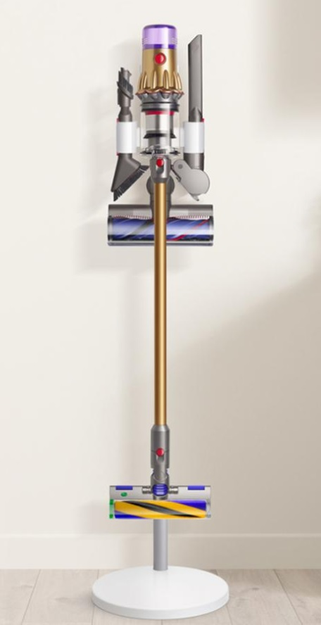 Bir stand üzerinde, farklı başlıklarla dikey bir Dyson kablosuz elektrikli süpürge.