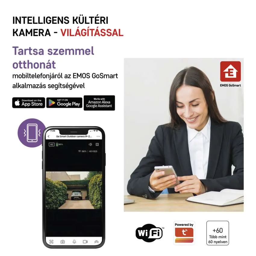 Reklámkép egy nőről, aki telefonon nézi egy kültéri biztonsági kamera felvételeit.