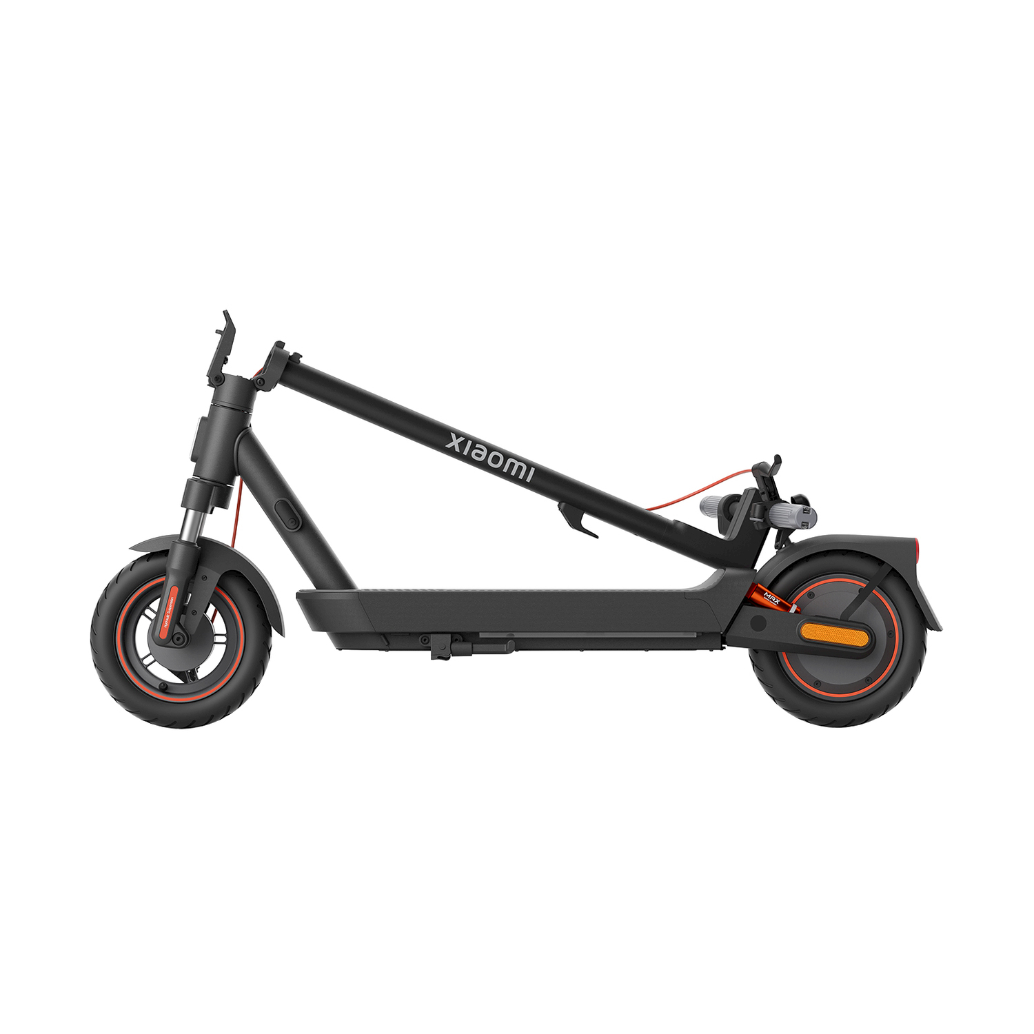 Scooter elettrico Xiaomi nero. Dettagli rossi sulle ruote. Design pieghevole.