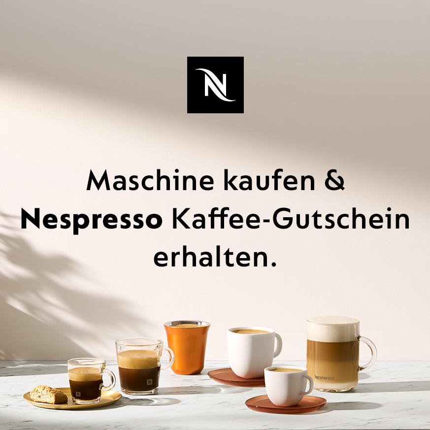 Kaffeetassen und Nespresso-Branding. Text: Maschine kaufen, Nespresso-Gutschein erhalten.